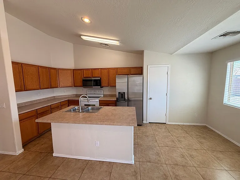8409 W Payson Rd — Photo 3