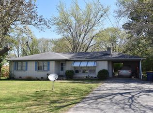 621 Crittenden Dr, Russellville, KY 42276