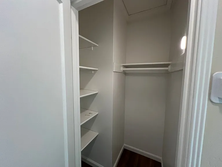 102 Village Rd — Photo 19