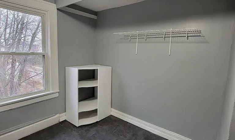 580 Baird St — Photo 9