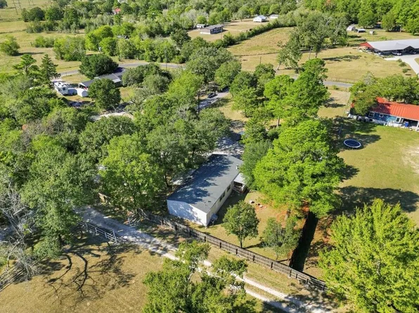 5 Mosley Ln, Huntsville, TX 77320