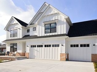 417 E Huntington Ln, Elmhurst, IL 60126