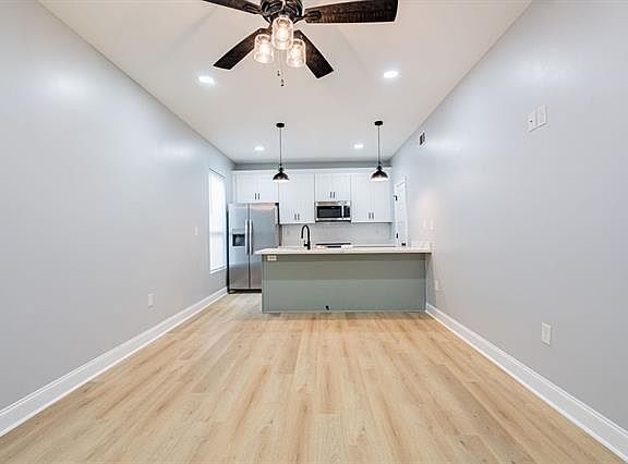 3rd image of 4114 Duplessis St