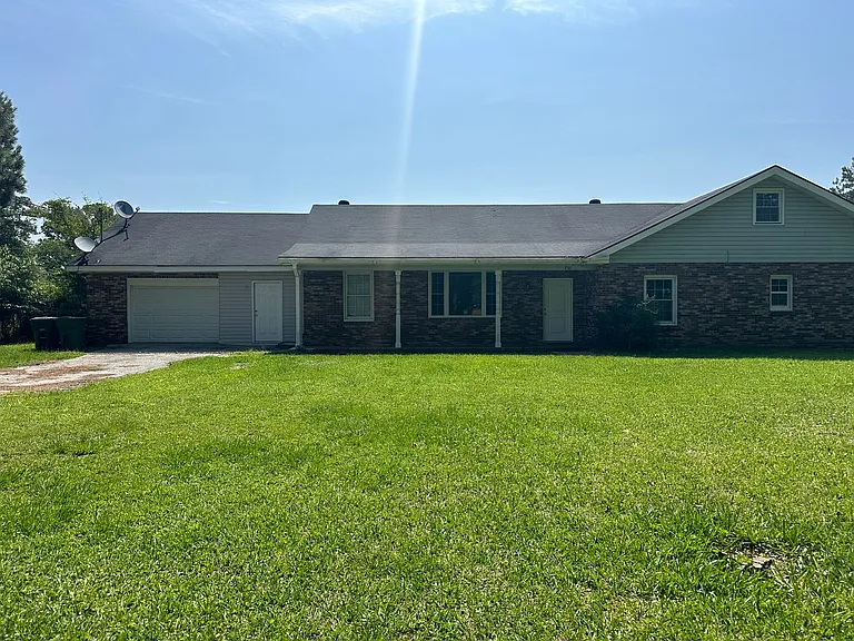 985 Pineland Ave — Photo 1
