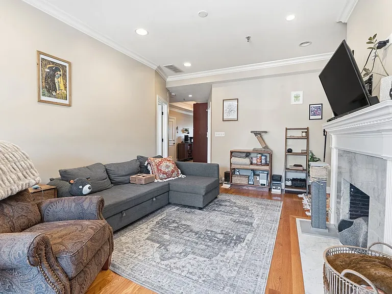 Hinman Court Condos — Photo 25