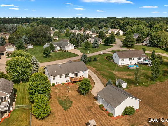 3rd image of 9483 Deerway Ct