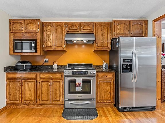 3rd image of 70 Deerfield Rd