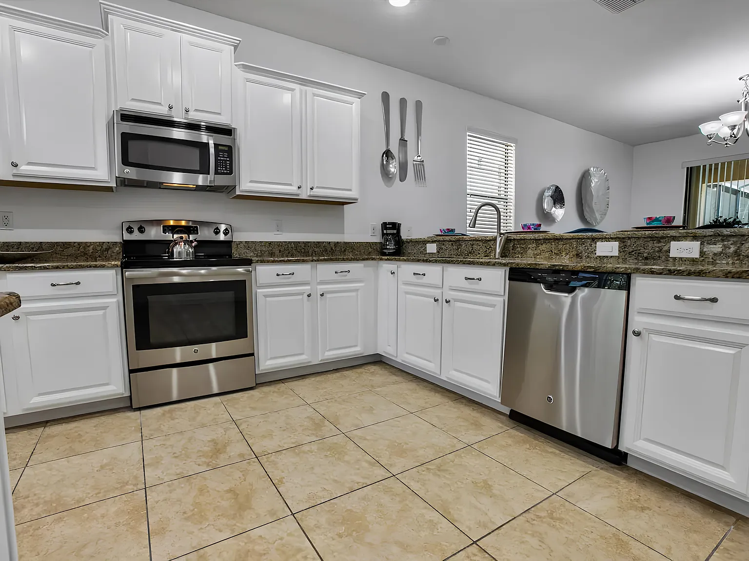 4 bed, 5.0 bath, 2842 sqft, $1,338 — Photo 4
