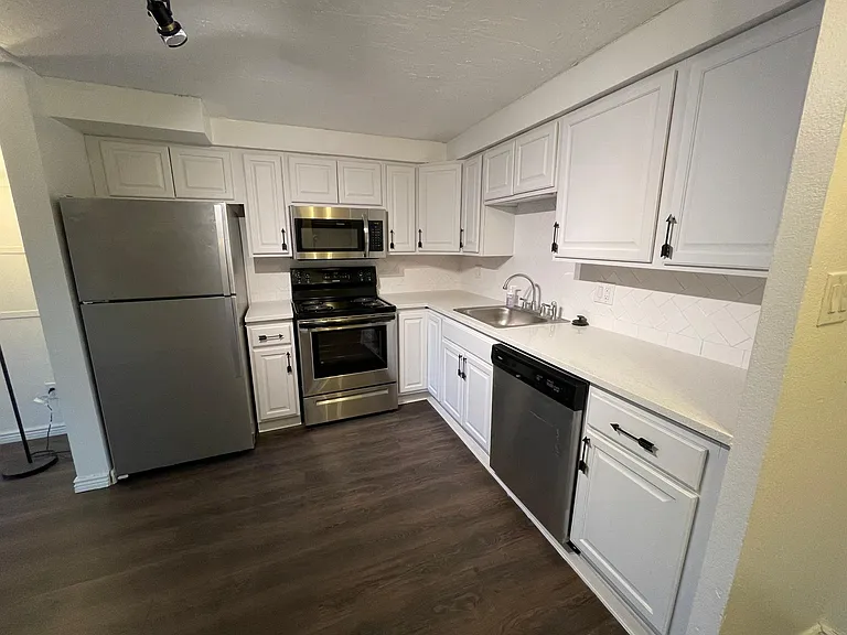 1304 S Parker Rd #140 — Photo 4