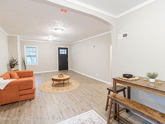 4th image of 700 S Foster Ave