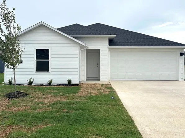 581 Riggs St, Prairie Grove, AR 72753