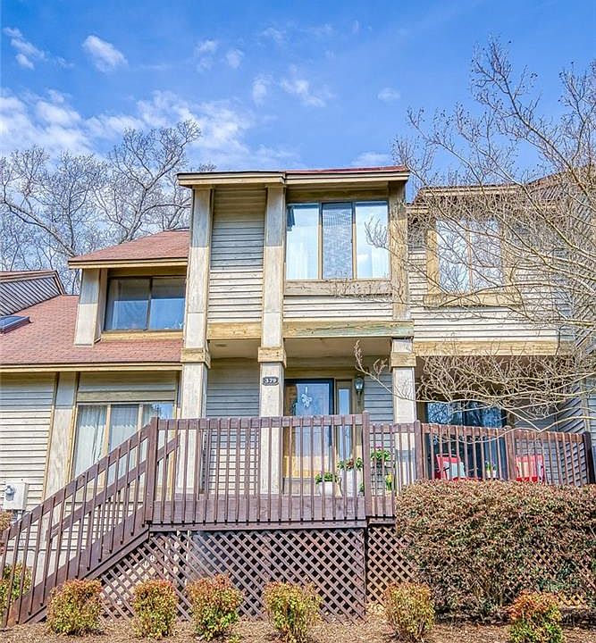 1st image of 379 Bridgewater Dr