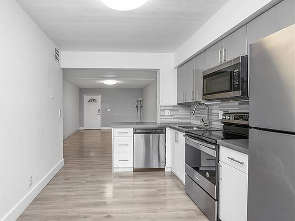 4th image of 11420 NW 43rd St