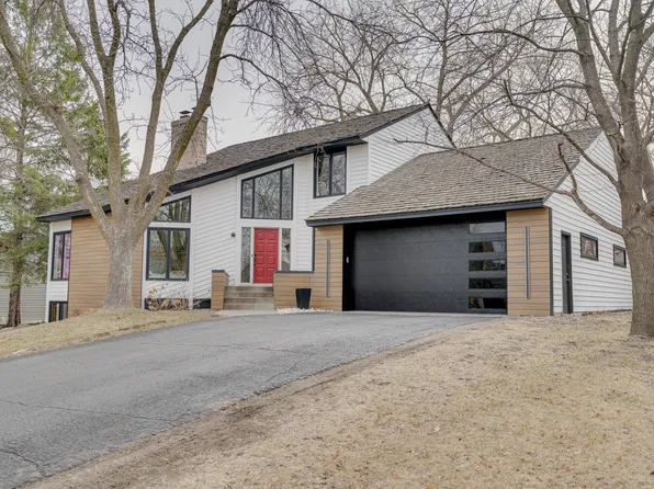 8001 Rhode Island Cir, Bloomington, MN 55438