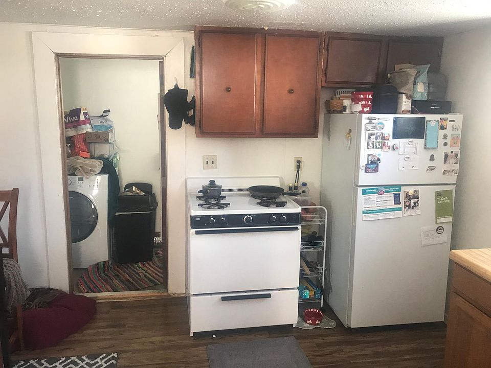 2nd image of 920 2nd Ave