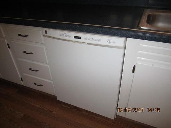 5th image of 215 S Avenue H