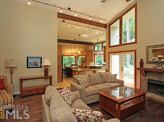 3rd image of 4326 Fox Creek Dr