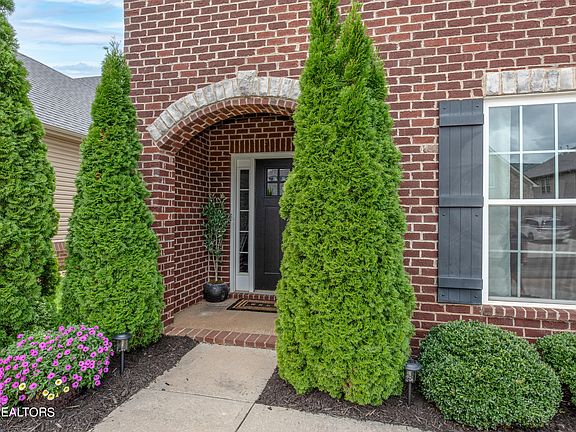 3rd image of 2571 Blackberry Ridge Blvd