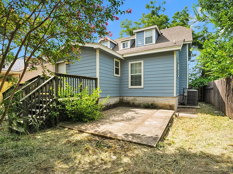 1615 W Commerce St — Photo 21