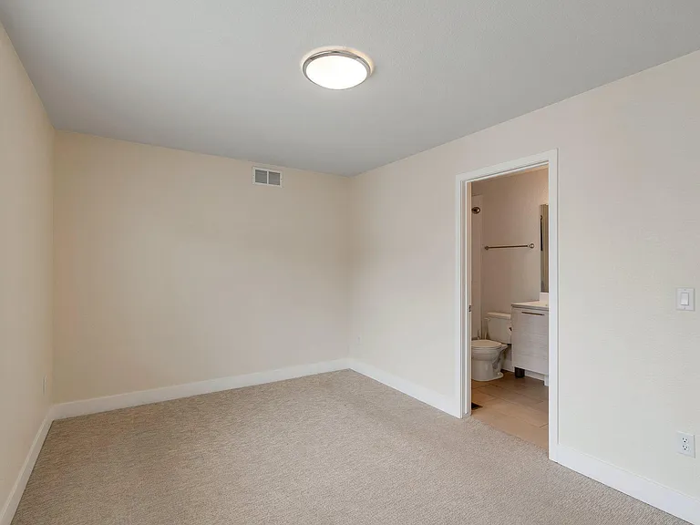 5586 W 11th Pl — Photo 14