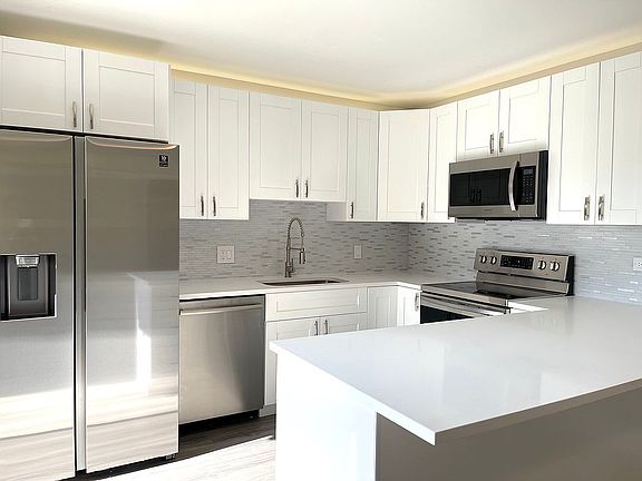 3rd image of 2949 SW 22nd Cir #27-B
