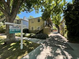 411 22nd Street, 02