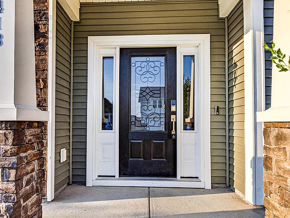 3rd image of 418 Rowley Ln
