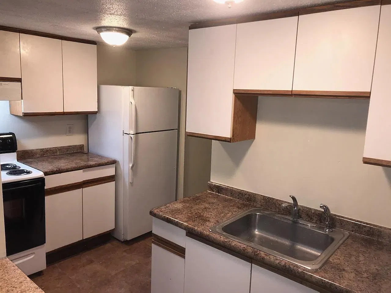 136 S Main St — Photo 3