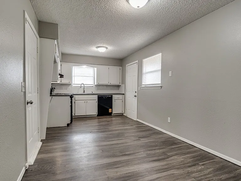 3916 SE 46th St — Photo 9