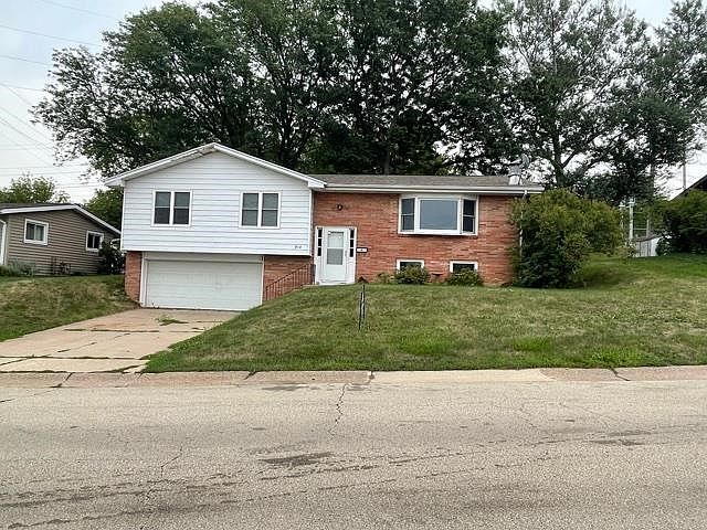 1st image of 914 Hiawatha Dr