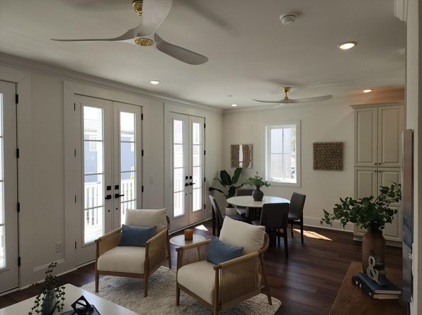 charleston-south-carolina-441873892 picture