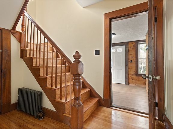 4th image of 299 Railroad Ave