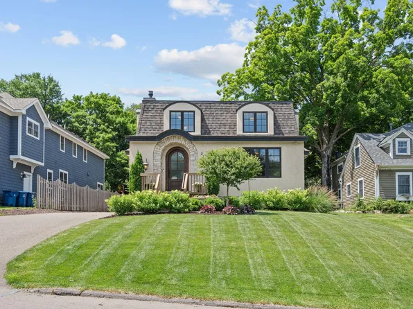 219 Chicago Ave N, Wayzata, MN 55391