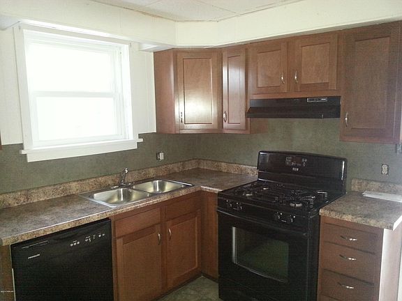 2nd image of 444 Hastings St S