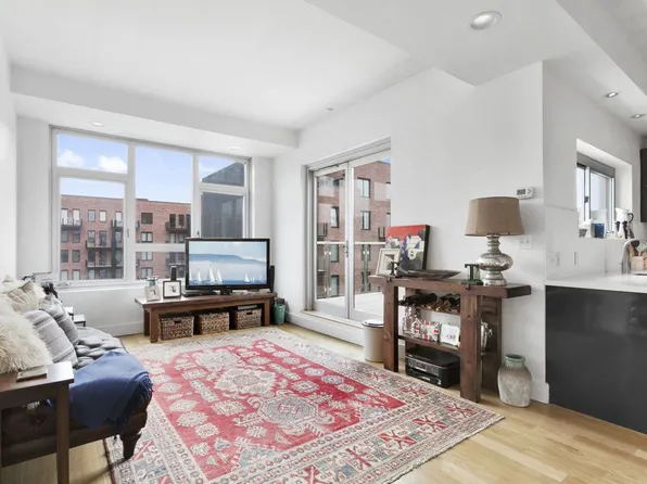 218 N 8th St Fl 4, Brooklyn, NY 11211