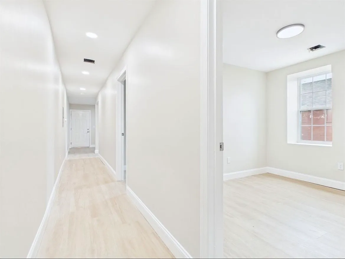 3 bed, 800 sqft, $2,000 — Photo 3