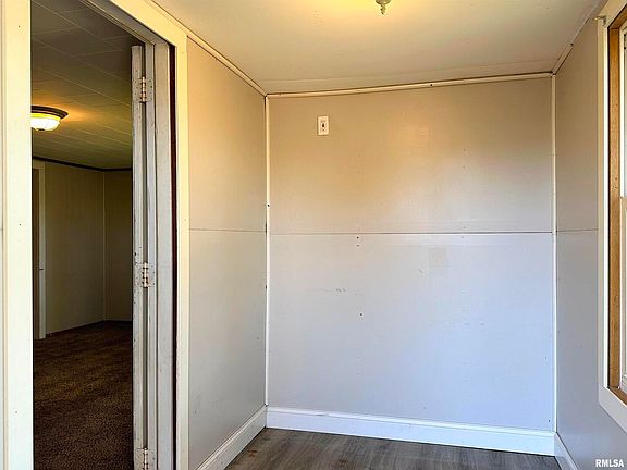 5th image of 502 E 9th St