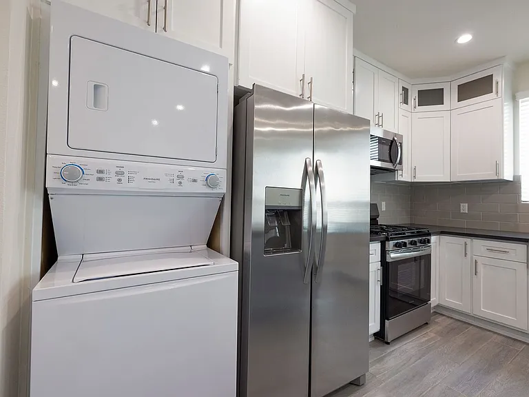 1128-1132 W 39th St — Photo 21