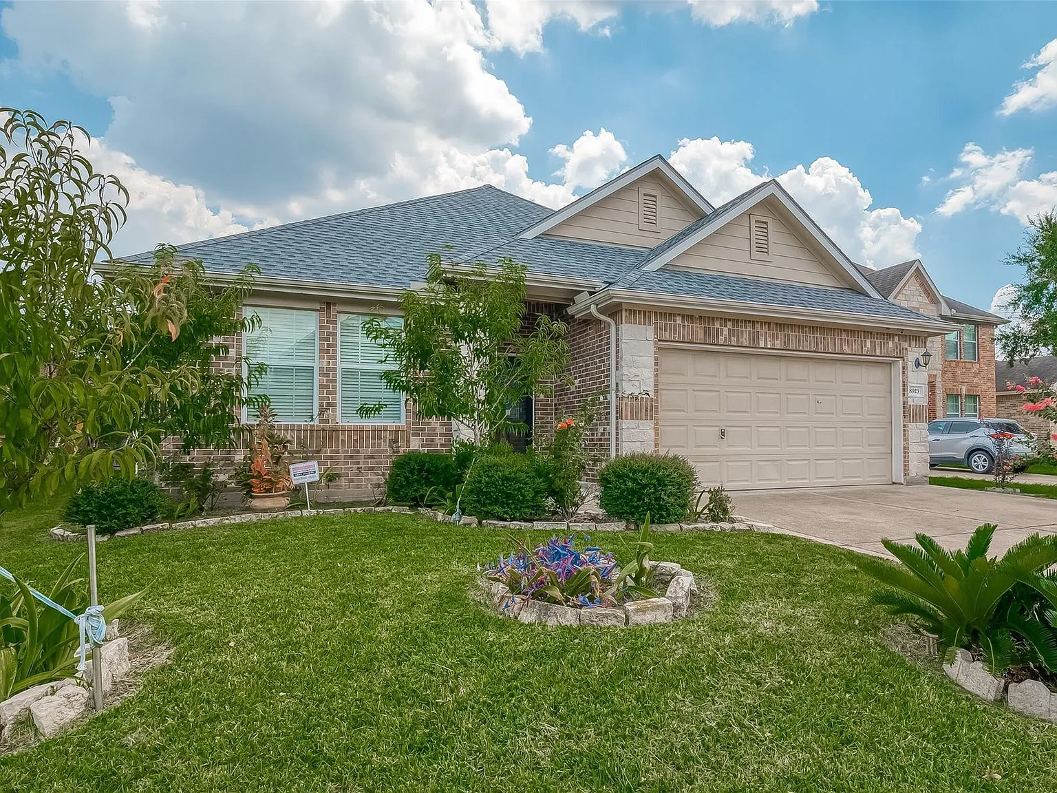 4 bed, 2.0 bath, 1892 sqft, $2,400 — Photo 1