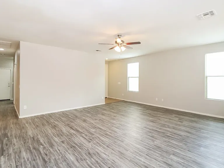 8602 W Wethersfield Rd — Photo 9
