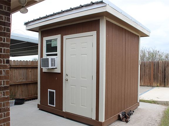 5th image of 137 Lakeview Trce