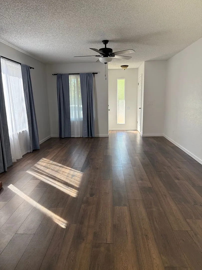 Updated 3bd/2ba Rocklin Duplex — Photo 3