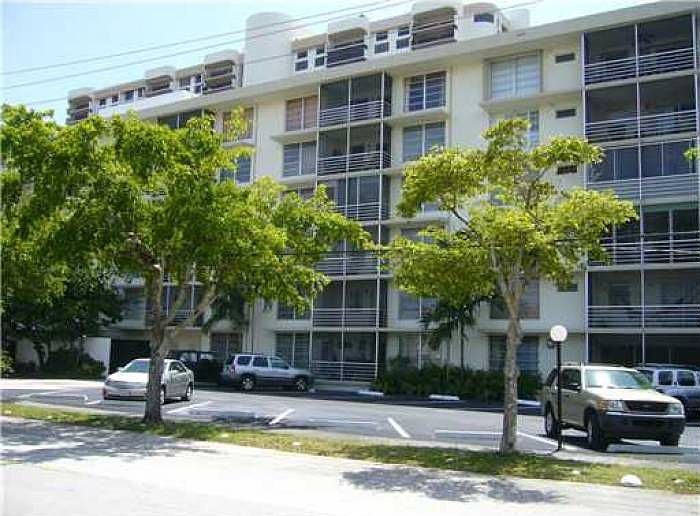1st image of 1750 NE 115th St APT 506