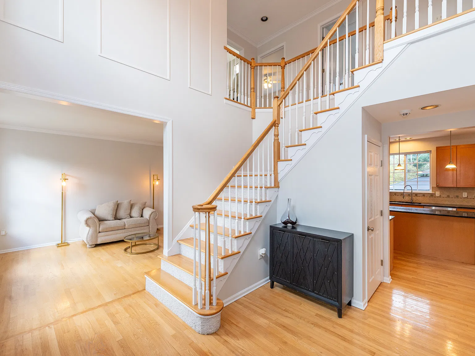 4 bed, 2639 sqft, $5,000 — Photo 3