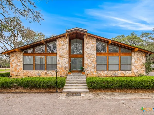 101 Hunters Glen Dr, San Marcos, TX 78666