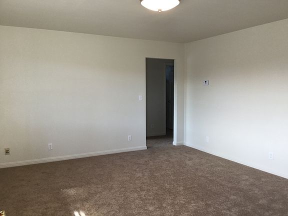 4th image of 824 Taft St