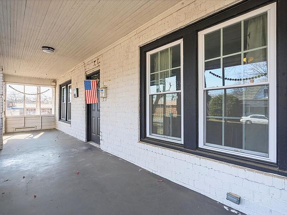 3rd image of 121 Holland St