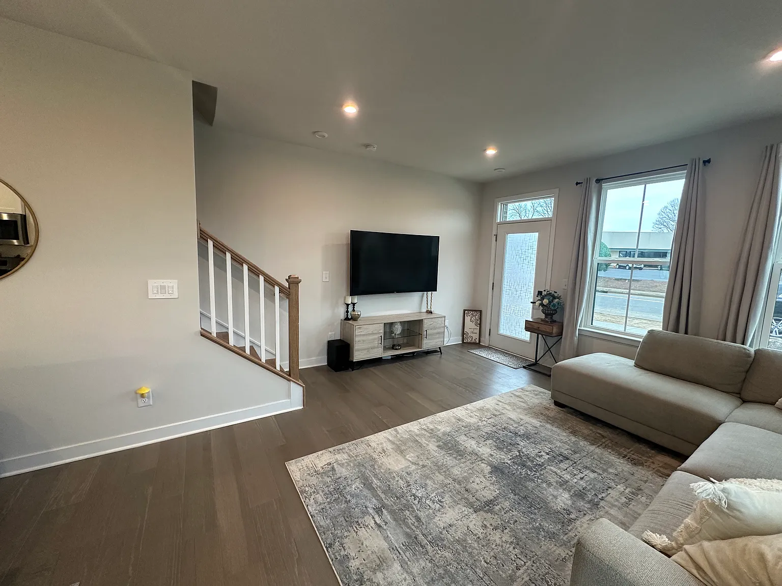 4752 Chastain Ave — Photo 3