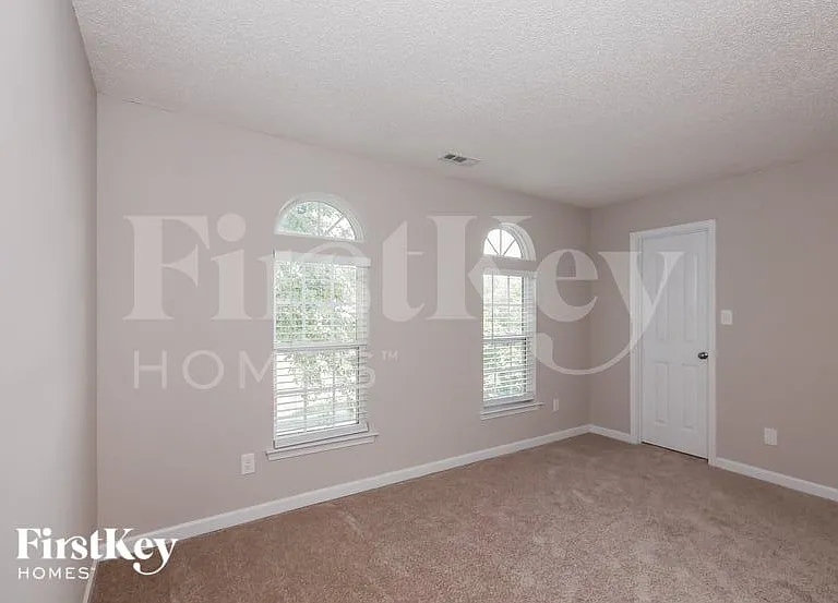 1018 Salmon River Dr — Photo 11