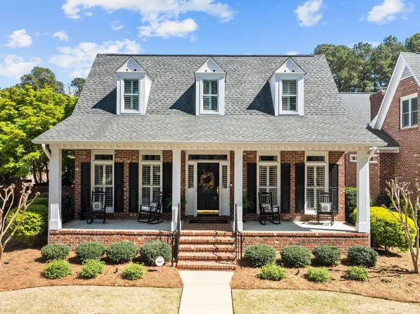 242 Courtyard Ln, Fayetteville, NC 28303